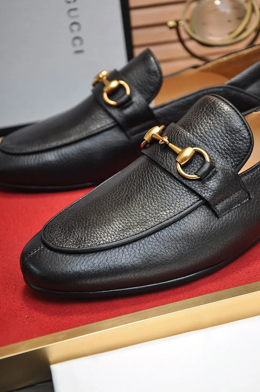Men's shoes 💰520💶【GUCCI】 (High-end Niuli) New 🍀Gucci* - top version Gucci Peas shoes! Made of imported original cowhide, the inner top layer is comfortable cowhide lining! Original wear-resistant rubber outsole! High quality products! Code number 38-44!